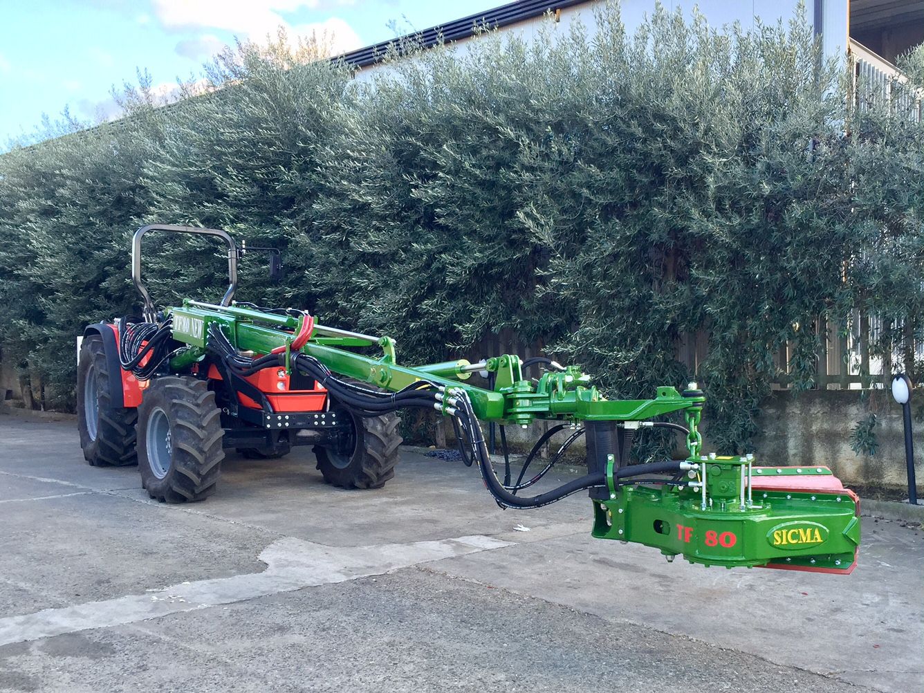 TRACTOR MOUNTER MACADAMIA HARVESTER