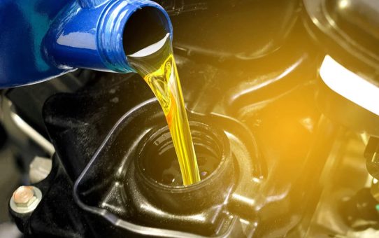 Why Should All Car Owners Buy Engine Oil Online?